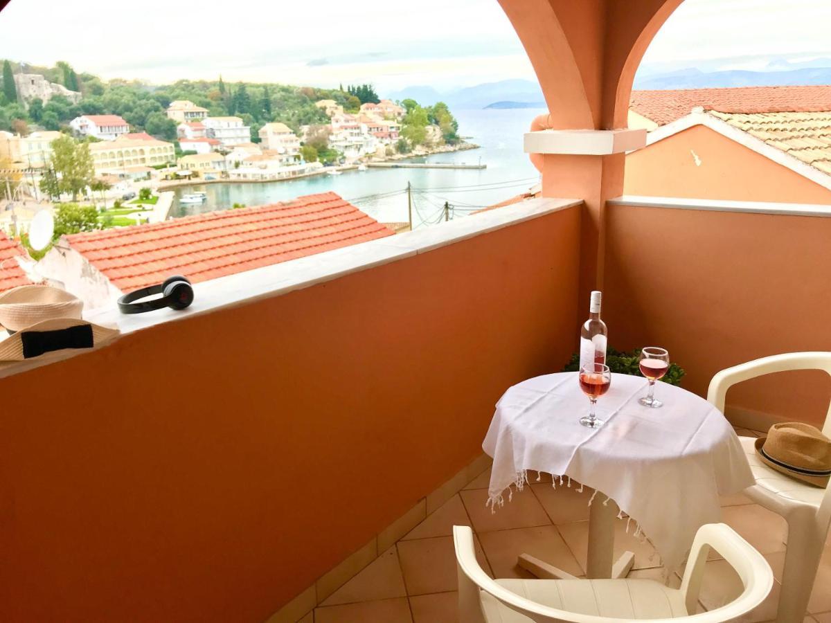 Porto Kassiopi Apartments エクステリア 写真