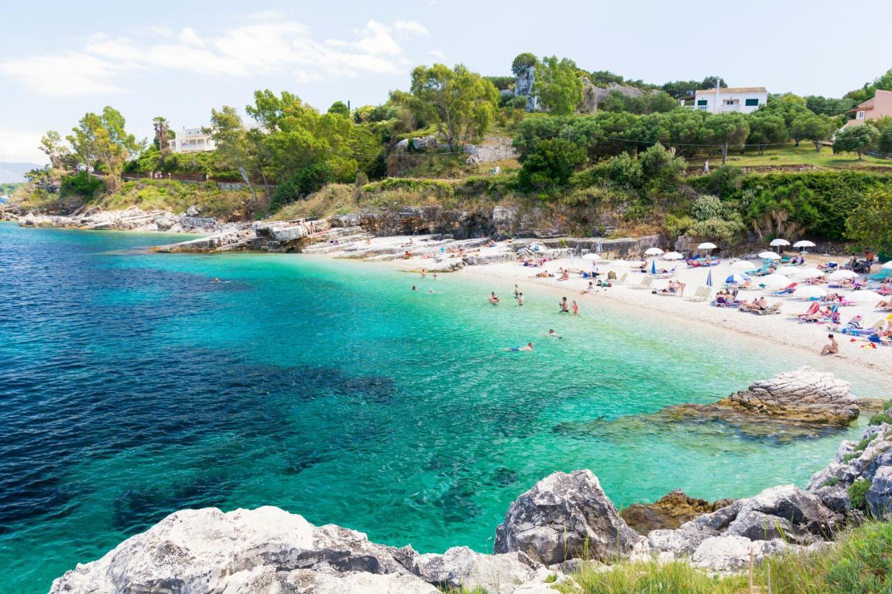Porto Kassiopi Apartments エクステリア 写真